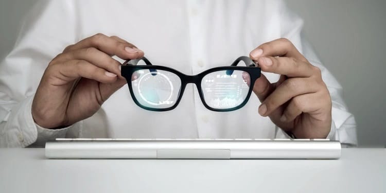 Silverchain seeks donations, trials smart glasses