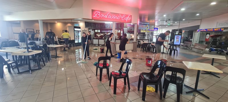 Many hands make light work post image