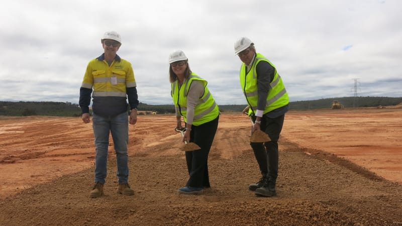 Minister dismisses nuclear as big battery construction kicks off post image